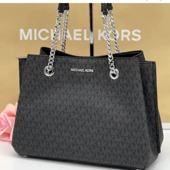 Michael Kors Handbag - Picture 1 of 6